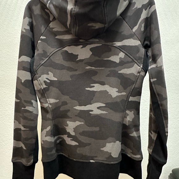 Athelta Gray Camo Triumph Printed Hoodie Zip Up Sweatshirt Jacket - Picture 3 of 3